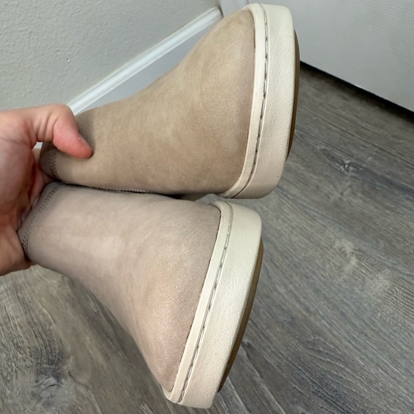 Olukai Women's Pehuea Mid Chelsea Booties Size 7 - Picture 6 of 10